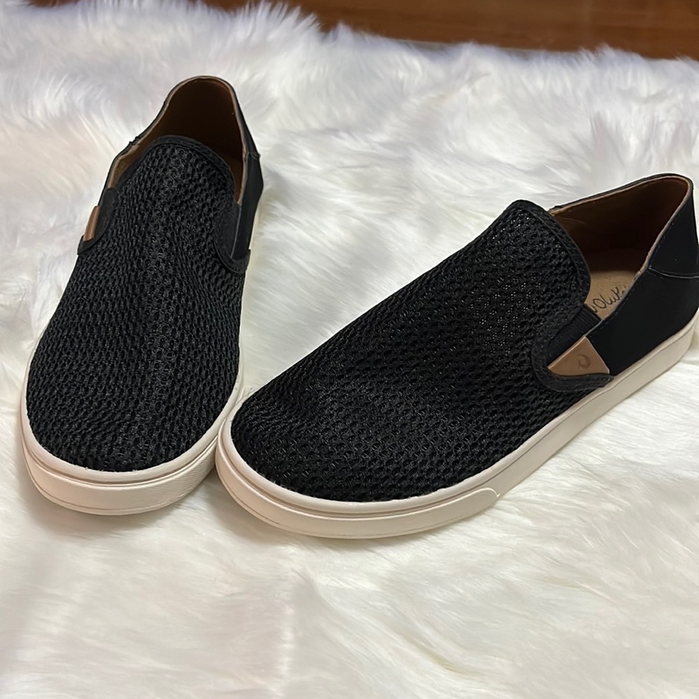 NWOB. Olukai Pehuea shoes. Size 8